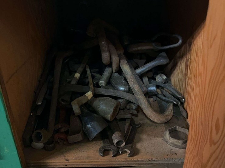 car-parts-and-shelving-image-15