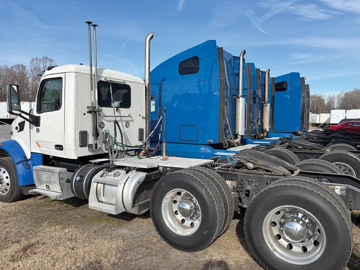 2018-peterbilt-567-image-2