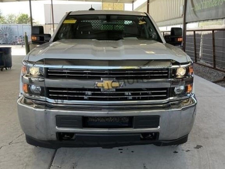2015-chevrolet-silverado-2500hd-image-3