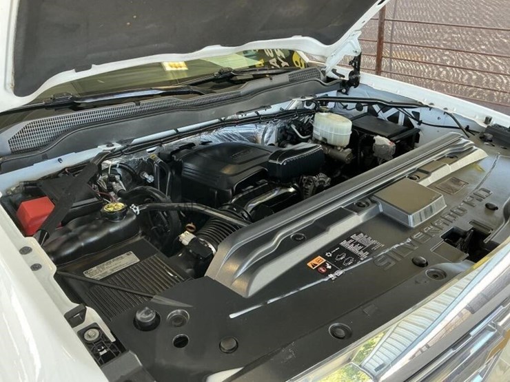 2015-chevrolet-silverado-2500hd-image-10