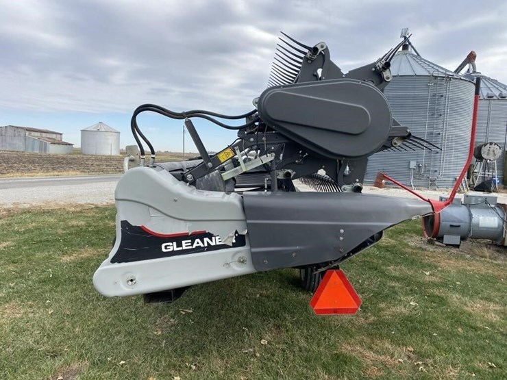 gleaner-30’-draper-head-image-6