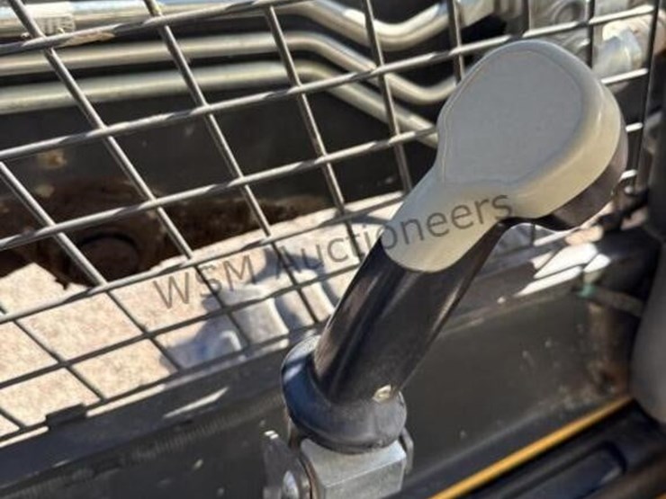 new-holland-l216-image-20