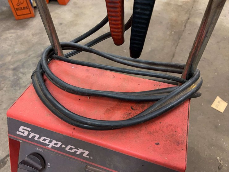 snap-on-battery-charger-image-5