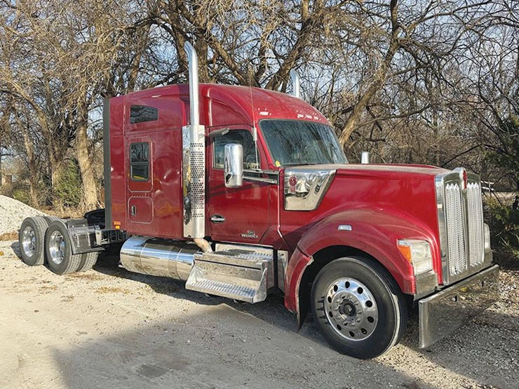 2021-kenworth-w990-image-3