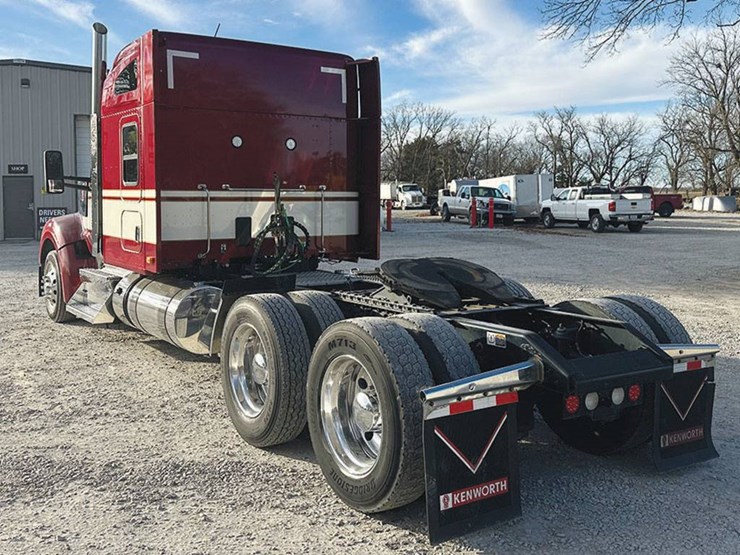2021-kenworth-w990-image-2