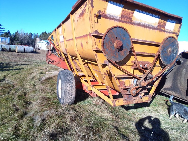 #4624-•-knight-big-auggie-feed-wagon-image-3