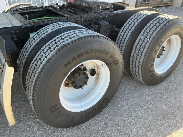 2008-sterling-l8500-image-8