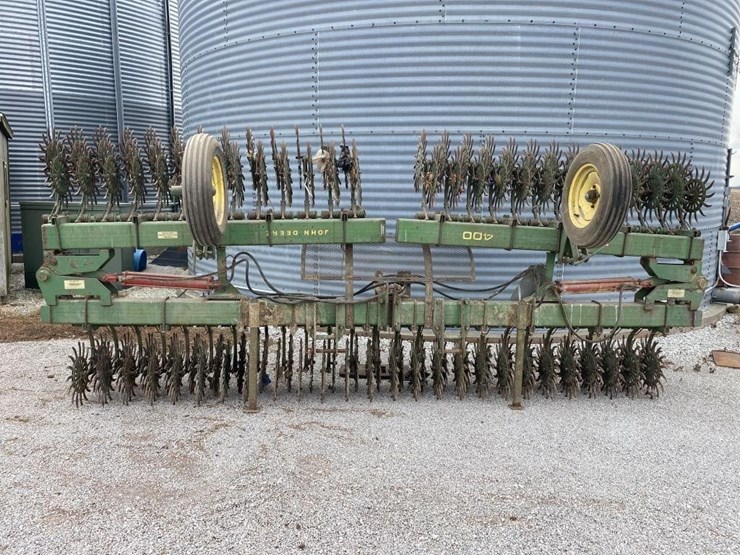 john-deere-400-image-1