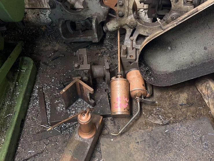 large-lathe-and-lathe-supplies-image-26