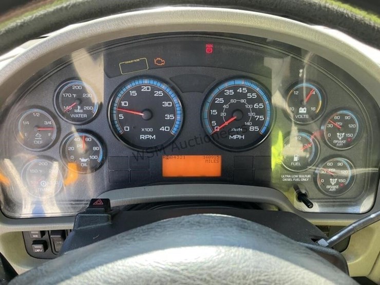 2015-international-7400-image-27