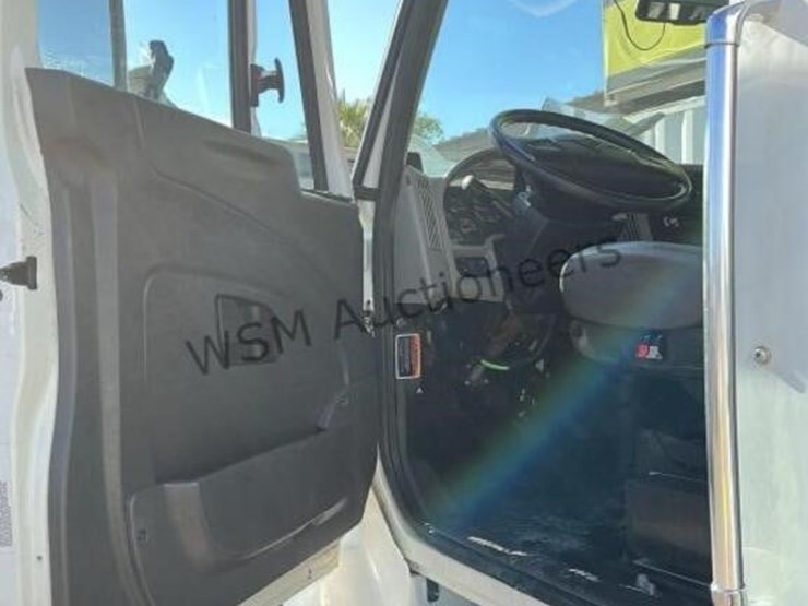 2015-international-7400-image-35