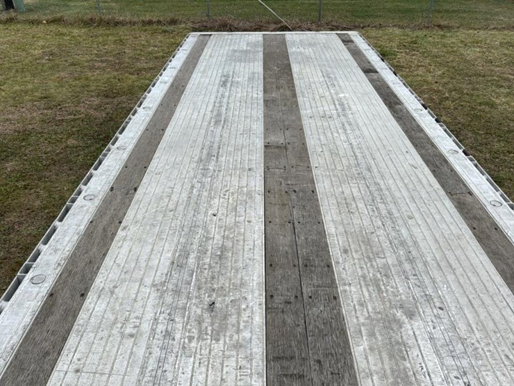 #153-•-1991-ravens-flat-bed-trailer-image-16