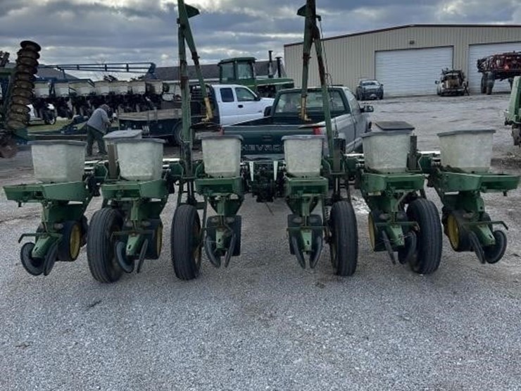 john-deere-8-image-2