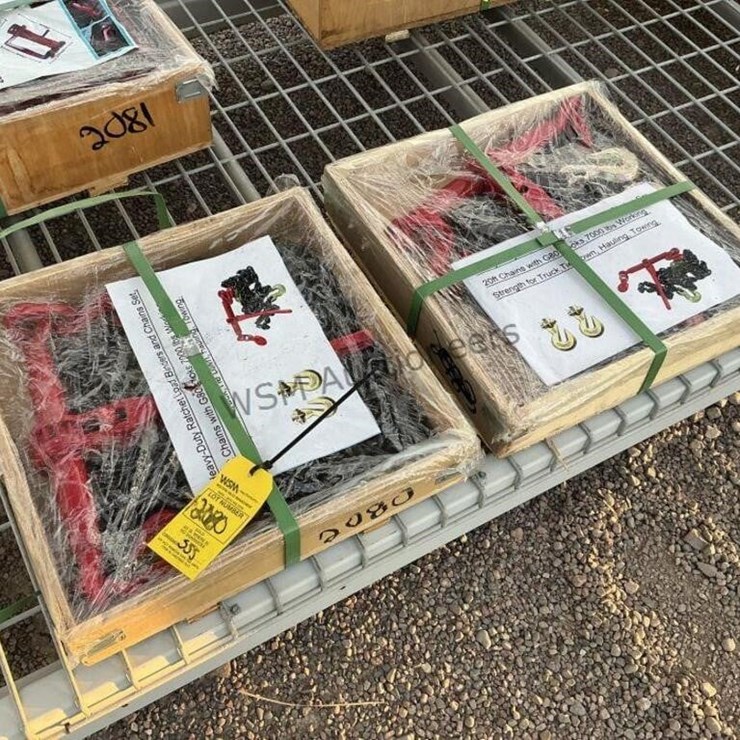 CHAINS AND BINDERS (2) BINDERS, (2) CHAINS