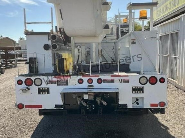 2013-international-7400-image-6