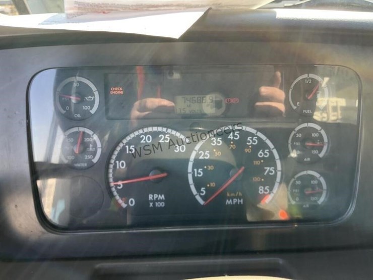 2003-sterling-l9500-image-28