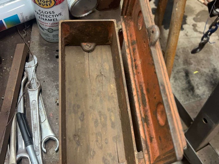 rolling-bench-with-contents-image-4