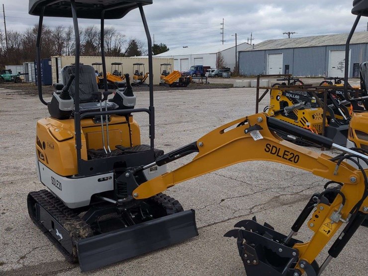 sdle20-mini-excavator---sd-launch-image-2