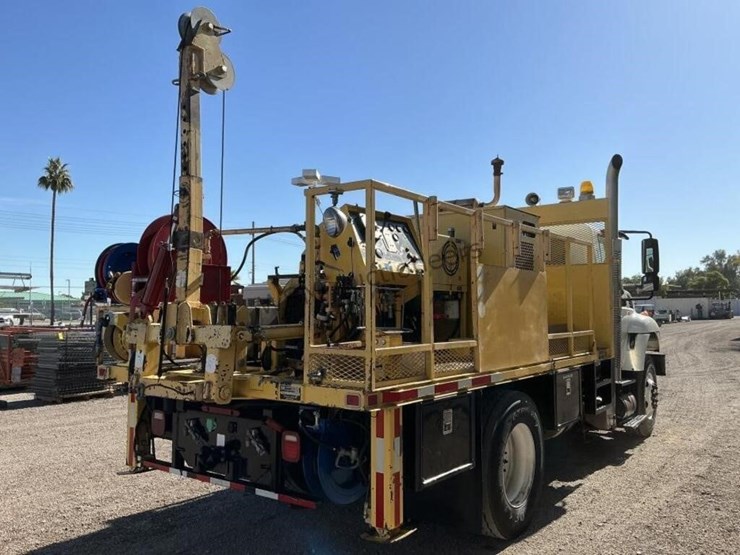 2009-international-7400-image-5