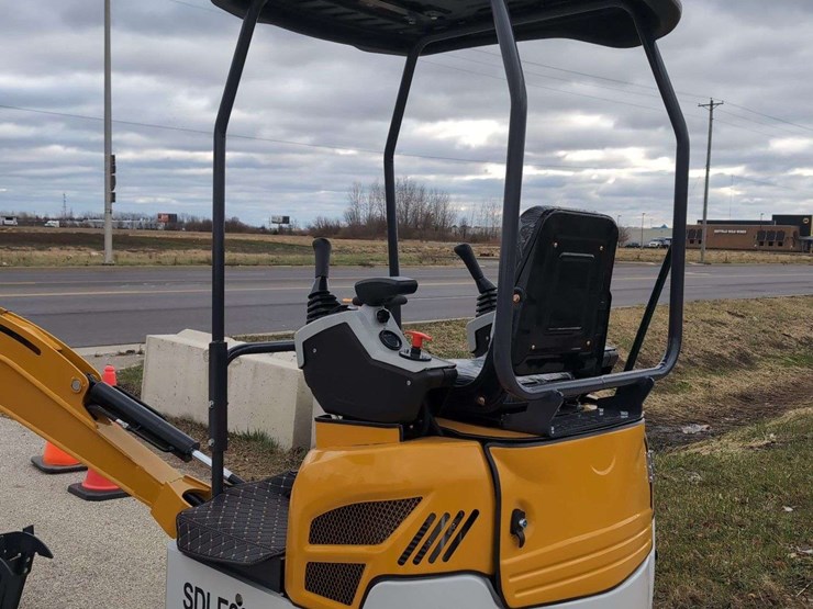 sdle20-mini-excavator---sd-launch-image-9