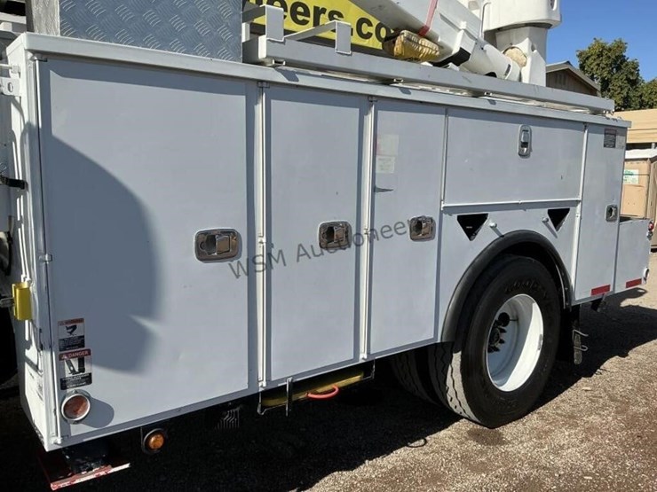 2015-international-7400-image-9