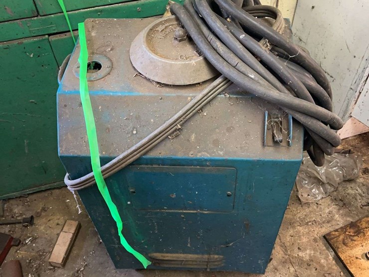 tool-cabinets-with-contents-and-arc-welder-image-16