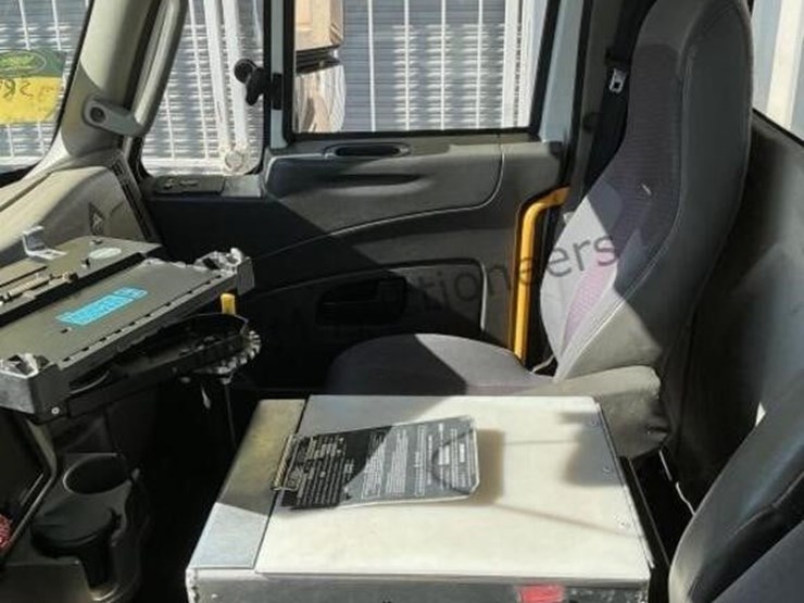 2015-international-7400-image-32