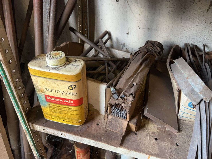 lincoln-arc-welder-and-welding-supplies-image-15