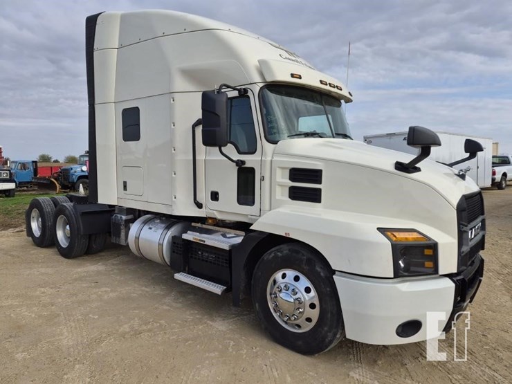 2024-mack-anthem-64t-image-5