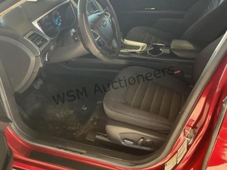 2015-ford-fusion-se-sdn-image-21