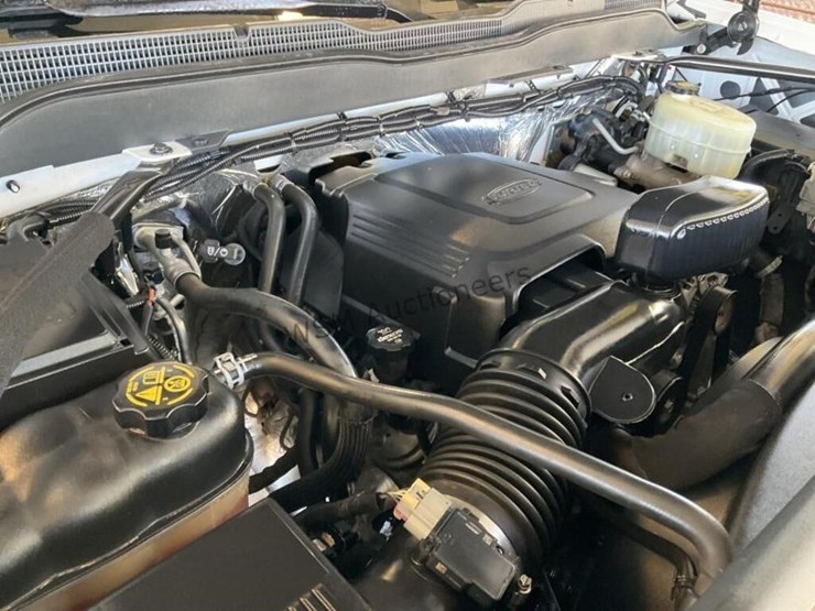 2015-chevrolet-silverado-2500-image-15