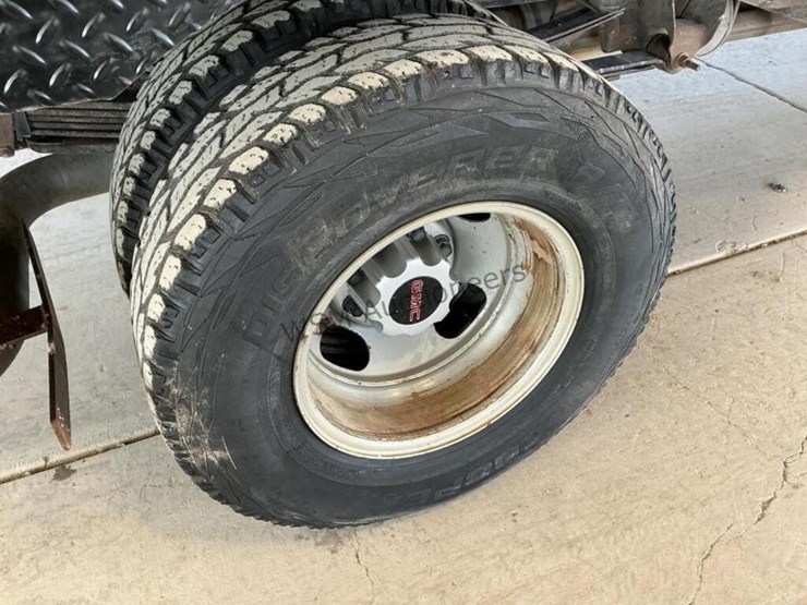 2005-gmc-sierra-3500-image-8