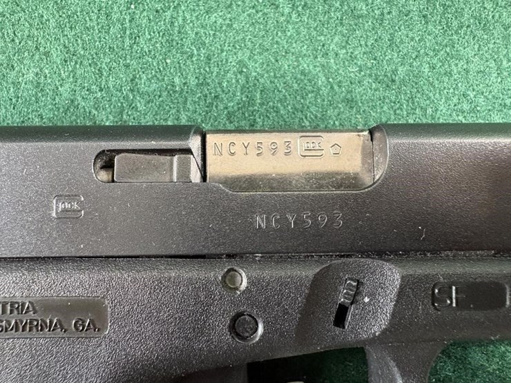 glock-21-45-auto-pistol-image-4