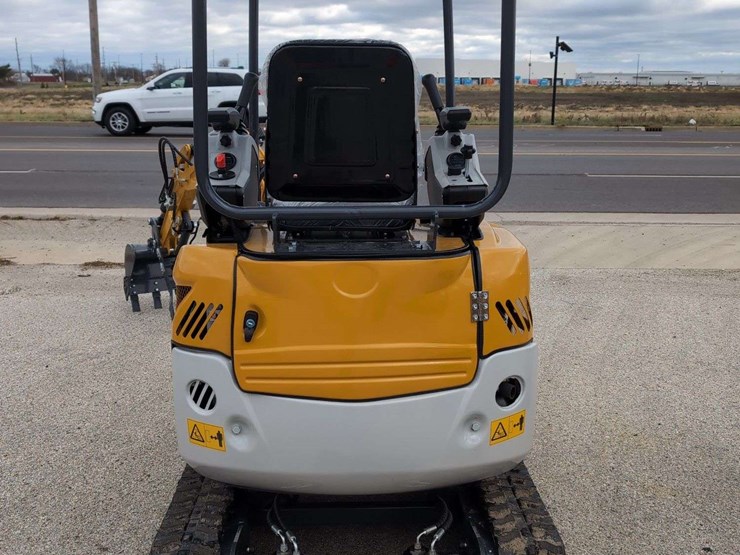 sdle20-mini-excavator---sd-launch-image-7