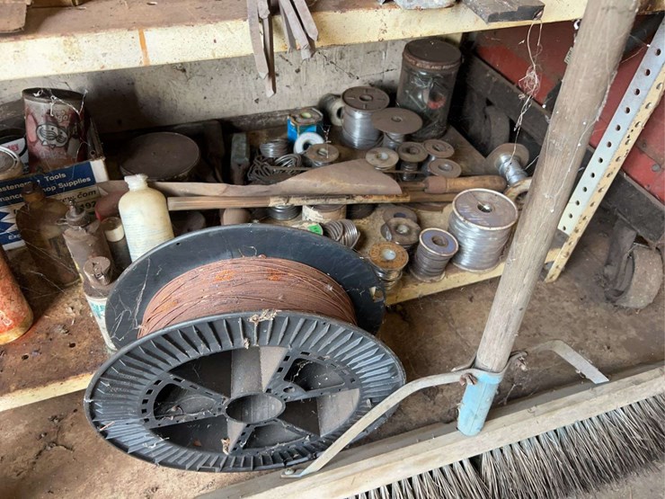 lincoln-arc-welder-and-welding-supplies-image-17