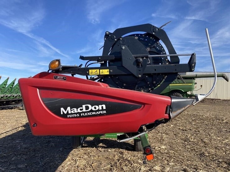 macdon-35'-fe75-s-drapper-image-2