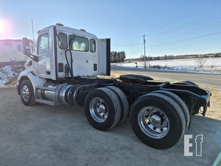 2017-peterbilt-579-image-14