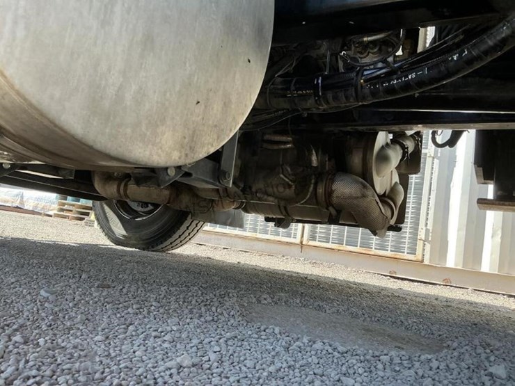 2015-international-7400-image-37