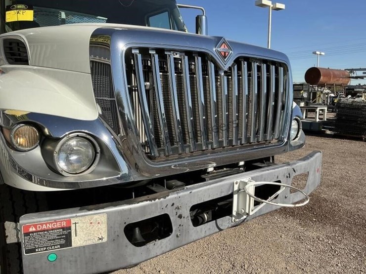 2015-international-7400-image-19