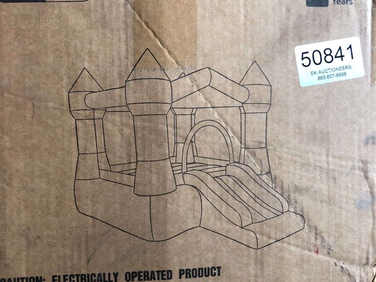 inflatable-bounce-house-ages-3-8-image-3