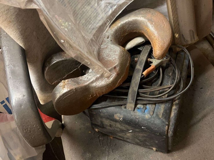 contents-of-wall-image-10