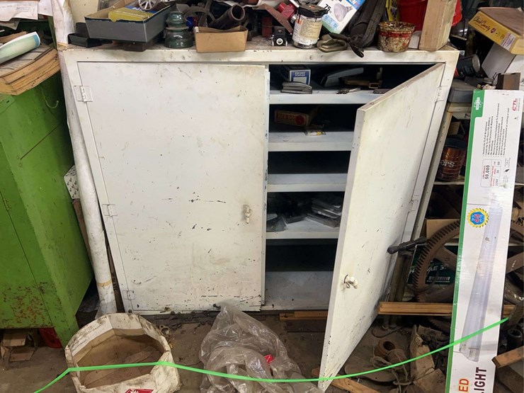 cabinets,-tools,-and-drill-presses-image-10