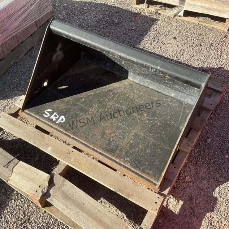 BRADCO 34IN STAND UP SKID STEER BUCKET