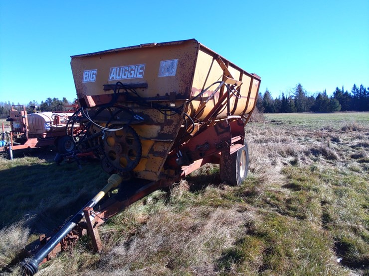 #4624-•-knight-big-auggie-feed-wagon-image-1