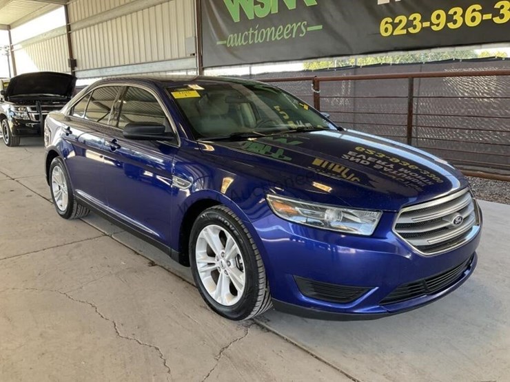 2015-ford-taurus-sdn-image-2