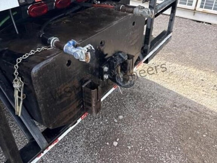 2003-freightliner-fl70-image-11