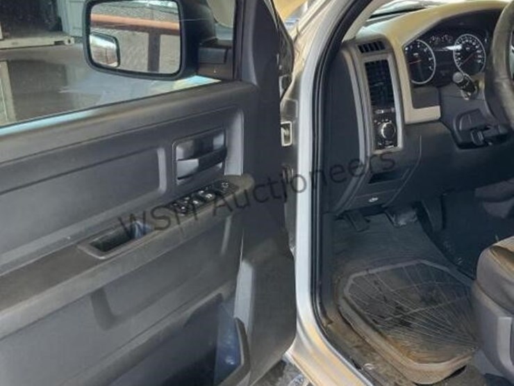 2011-dodge-1500-image-23