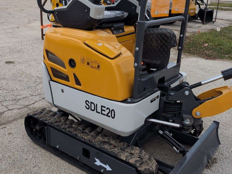 sdle20-mini-excavator---sd-launch-image-5
