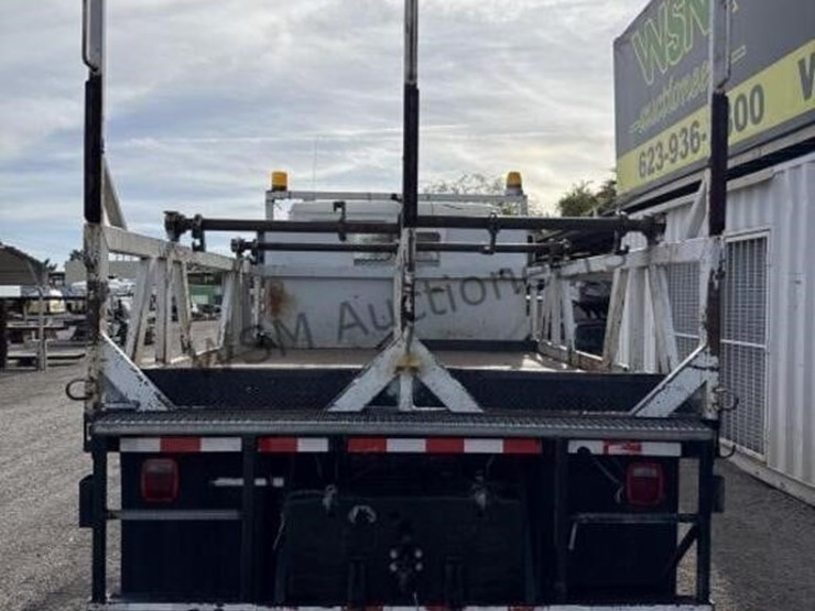 2003-freightliner-fl70-image-9