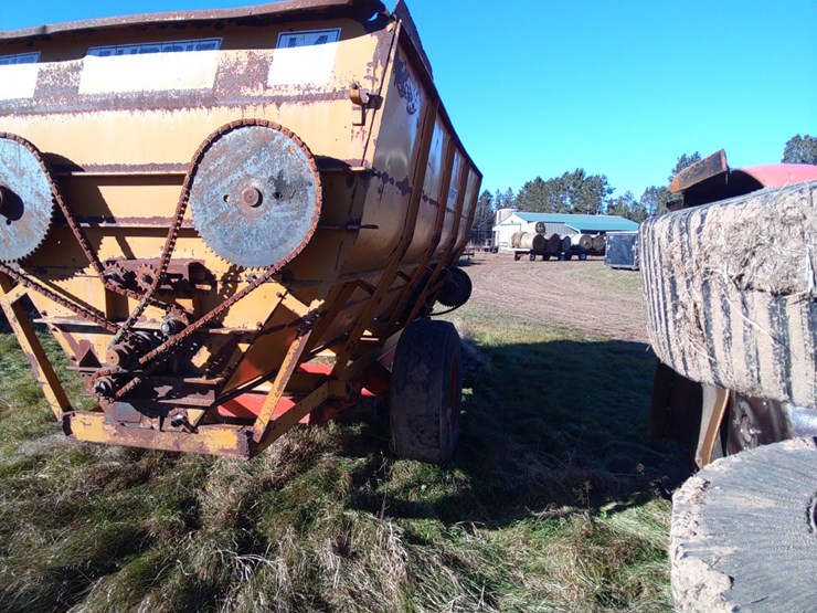 #4624-•-knight-big-auggie-feed-wagon-image-5